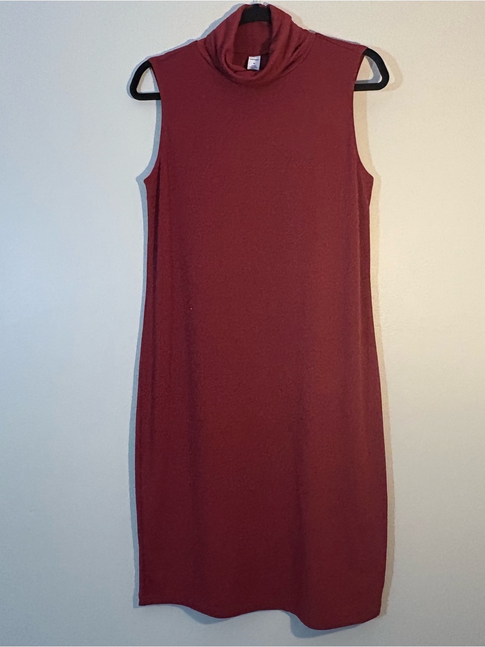 Old Navy Sleeveless Turtleneck Midi Dress in Burgundy